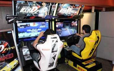 动漫游戏双管齐下 《头文字D》与《湾岸》的车神之争与游戏开发解析